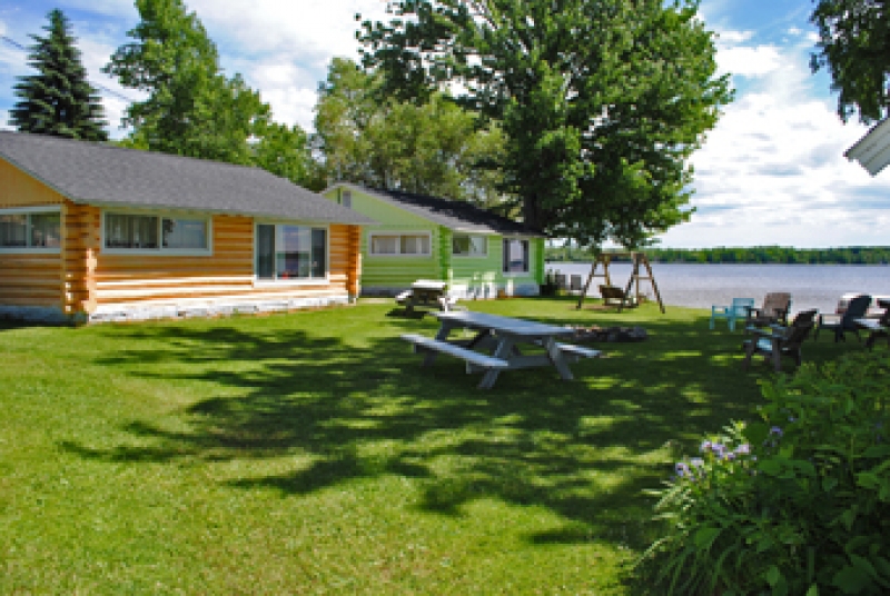 Cabin 1, Deluxe 2 bedroom 15 feet from the water.